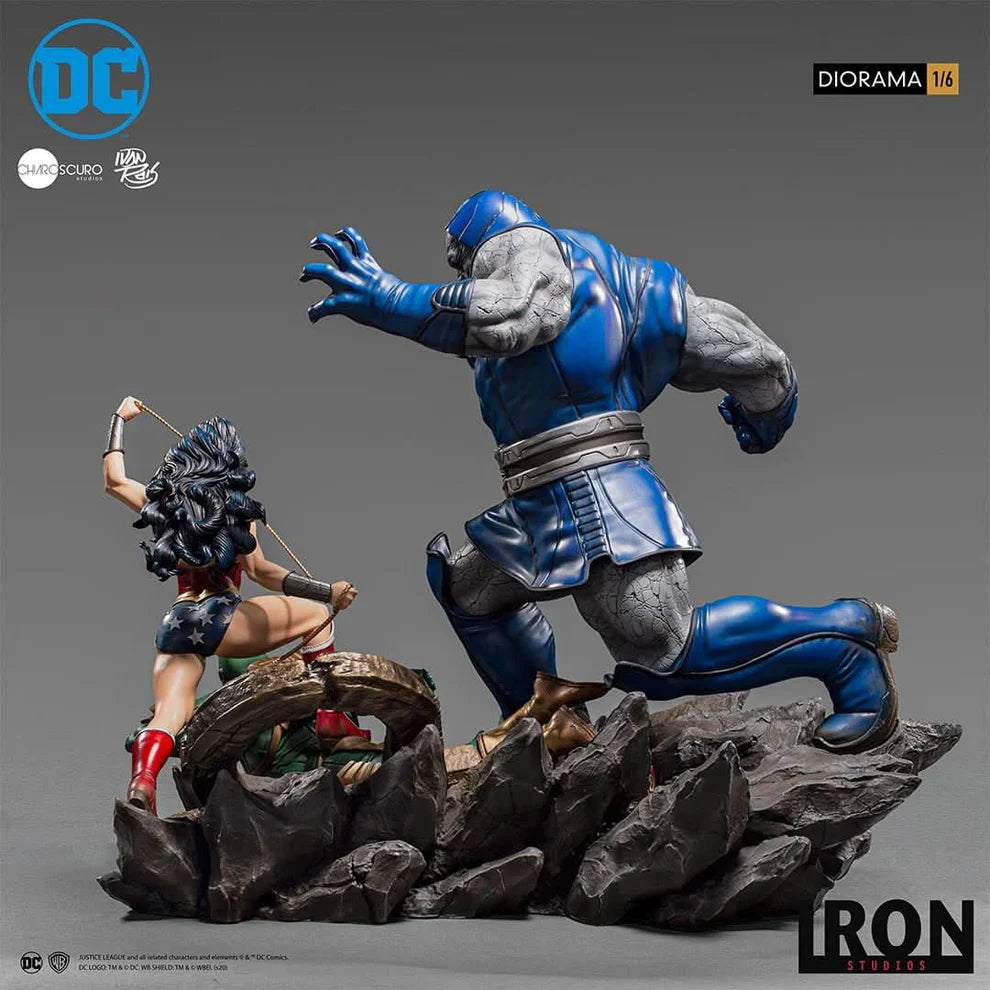 Iron Studios: DC Comics - Wonder Woman vs Darkseid by Ivan Reis: Diorama Art Scale 1/6 Statue