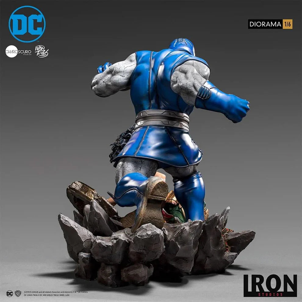 Iron Studios: DC Comics - Wonder Woman vs Darkseid by Ivan Reis: Diorama Art Scale 1/6 Statue