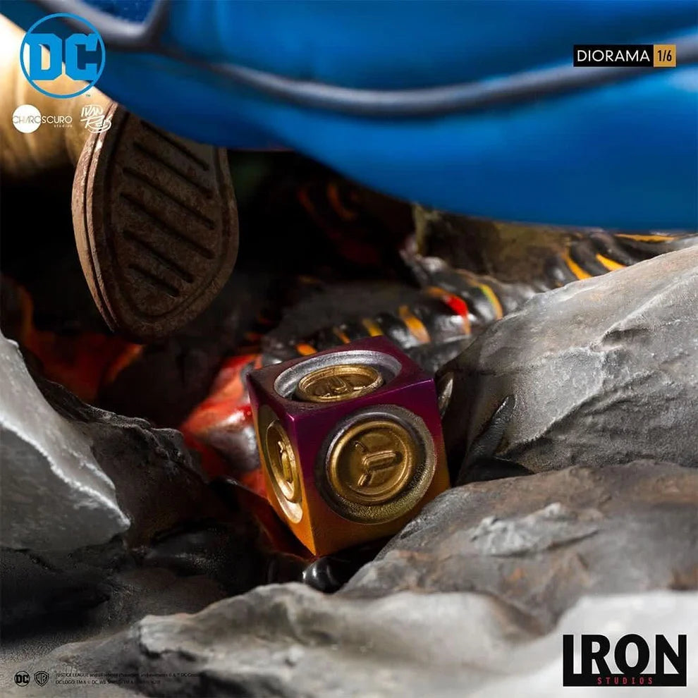 Iron Studios: DC Comics - Wonder Woman vs Darkseid by Ivan Reis: Diorama Art Scale 1/6 Statue