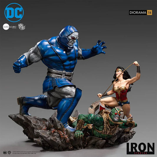 Iron Studios: DC Comics - Wonder Woman vs Darkseid by Ivan Reis: Diorama Art Scale 1/6 Statue