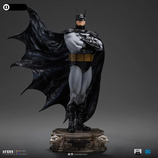 Iron Studios: DC Trinity - Batman: Legacy Replica Art Scale 1/4 Statue PRE ORDER