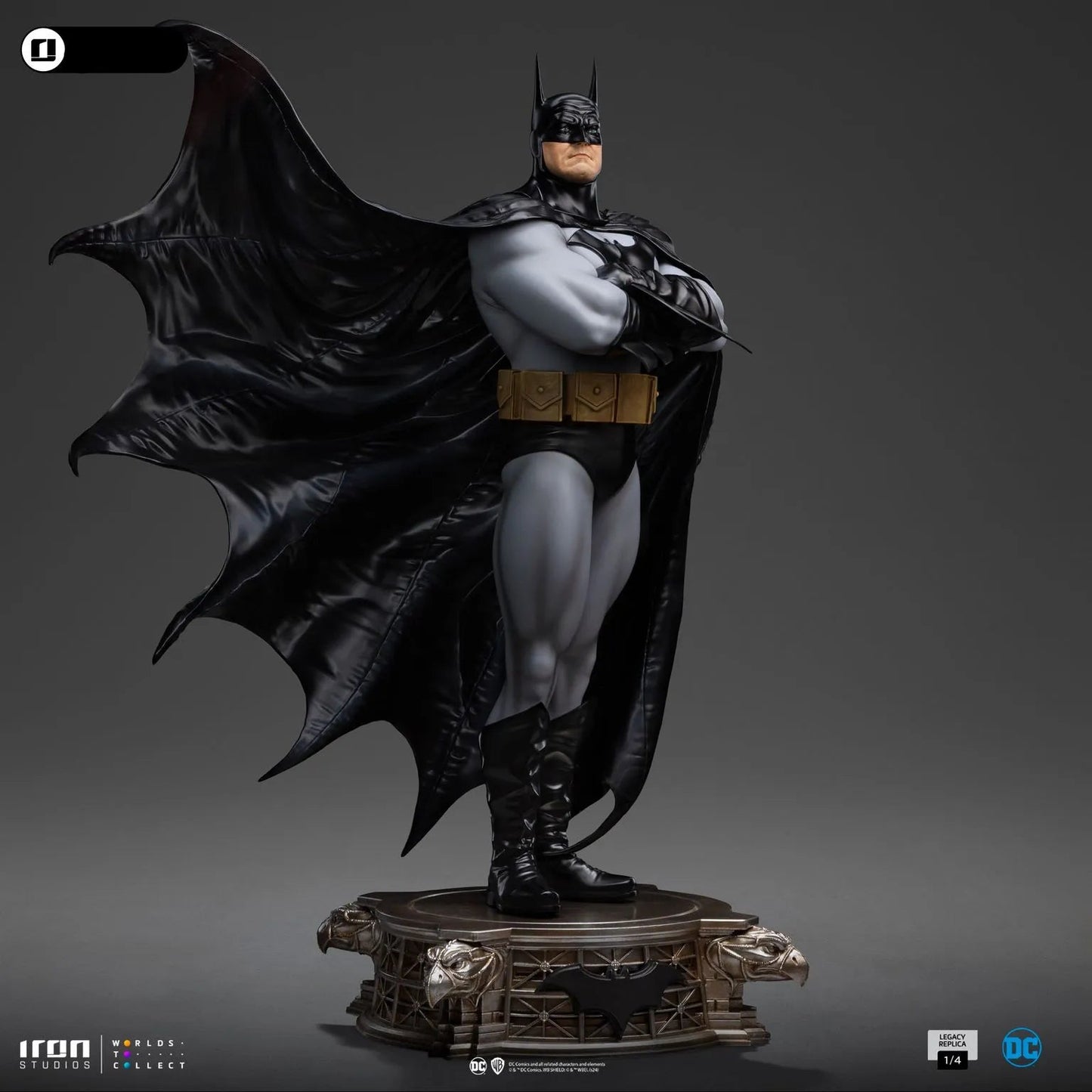 Iron Studios: DC Trinity - Batman: Legacy Replica Art Scale 1/4 Statue PRE ORDER