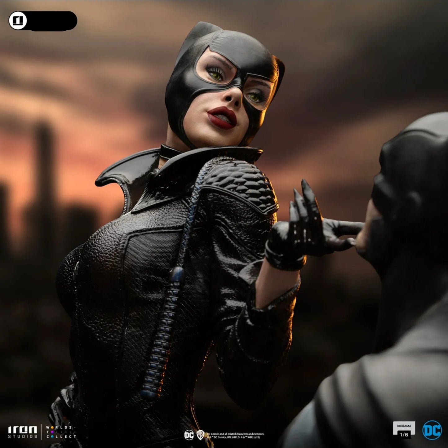 Iron Studios: DC Comics Series #9 Diorama - Batman & Catwoman: Art Scale 1/6