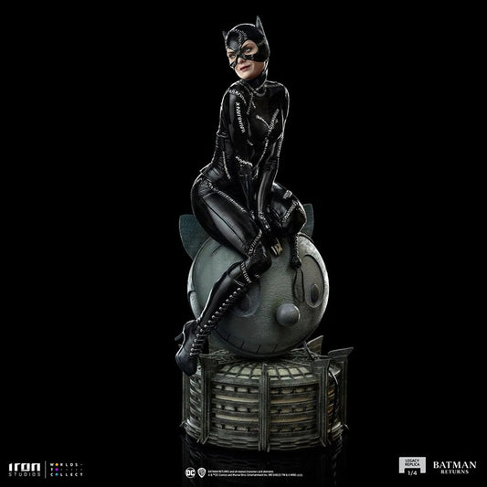 Iron Studios: Batman Returns Legacy Replica - Catwoman: Art Scale 1/4 Statue